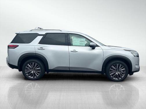 2025 Nissan Pathfinder SL 4WD