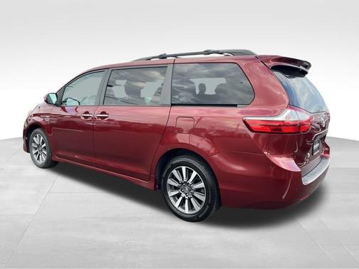 2018 Toyota Sienna XLE