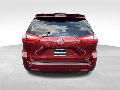 2018 Toyota Sienna XLE