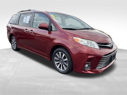 2018 Toyota Sienna XLE