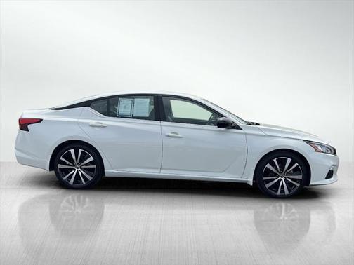 2022 Nissan Altima SR FWD