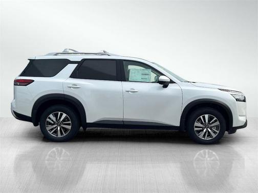 2025 Nissan Pathfinder SL 4WD