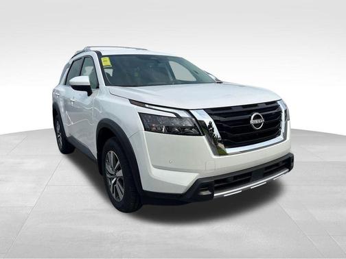 2025 Nissan Pathfinder SL 4WD