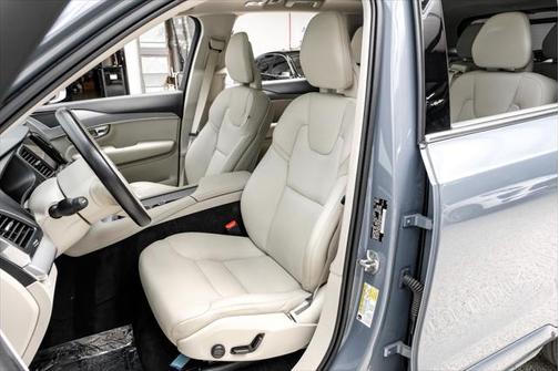 2021 Volvo XC90 T5 Momentum
