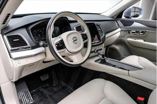 2021 Volvo XC90 T5 Momentum