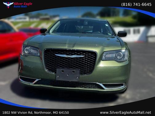 Green 2019 Chrysler 300 Touring