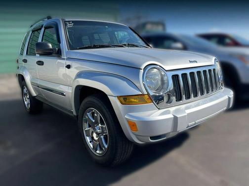 SILVER 2005 Jeep Liberty Sport