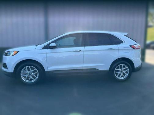 White 2022 Ford Edge SEL