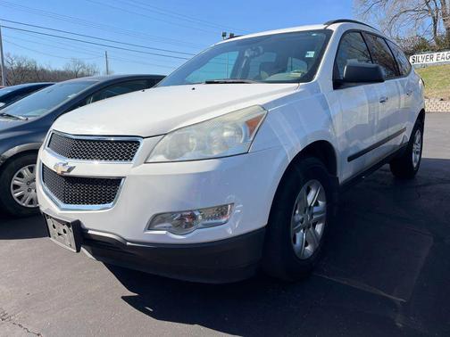 White 2011 Chevrolet Traverse LS SUV