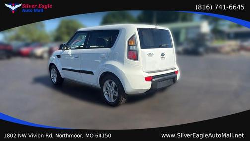 White 2010 Kia Soul +