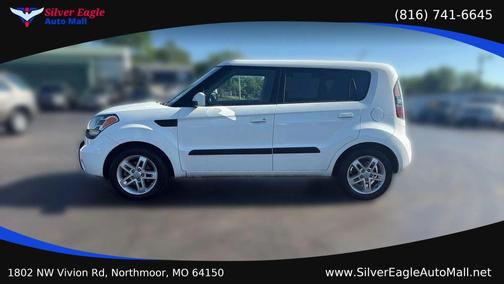 White 2010 Kia Soul +