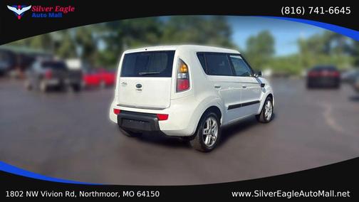 White 2010 Kia Soul +
