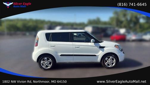 White 2010 Kia Soul +