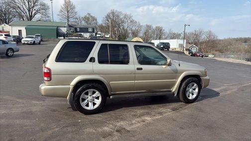 2002 Nissan Pathfinder LE