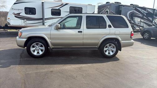 2002 Nissan Pathfinder LE