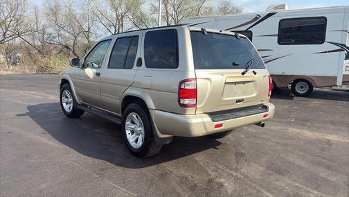 2002 Nissan Pathfinder LE
