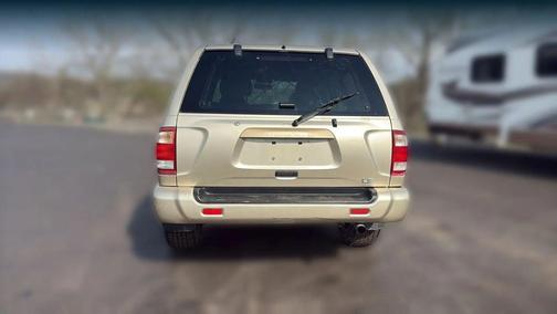 2002 Nissan Pathfinder LE