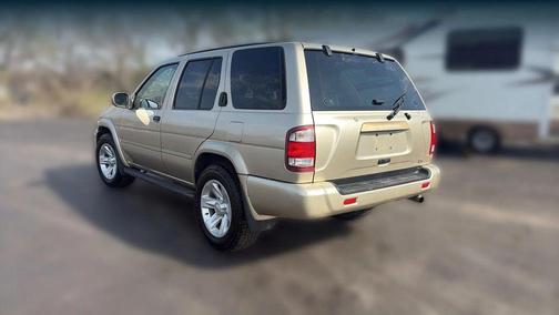 2002 Nissan Pathfinder LE