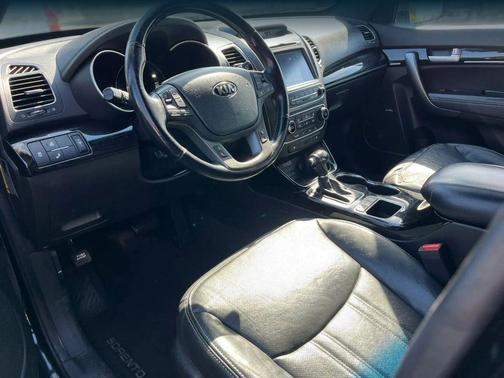 Black 2015 Kia Sorento SX