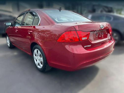 Red 2009 Kia Optima LX