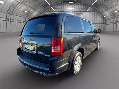 2010 Chrysler Town & Country New LX