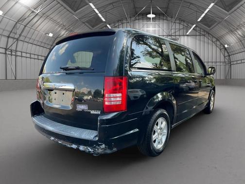 2010 Chrysler Town & Country New LX