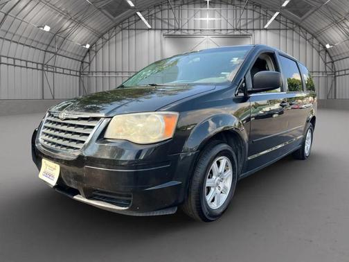 2010 Chrysler Town & Country New LX