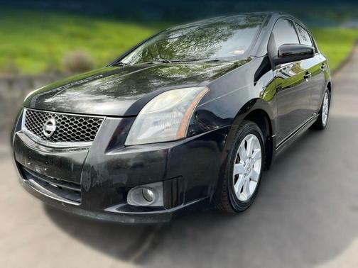 Black 2012 Nissan Sentra 2.0 SR