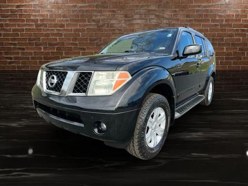 2005 Nissan Pathfinder LE