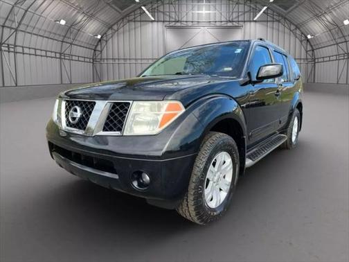 2005 Nissan Pathfinder LE