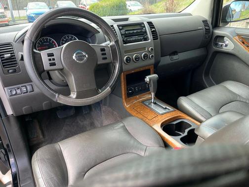 2005 Nissan Pathfinder LE