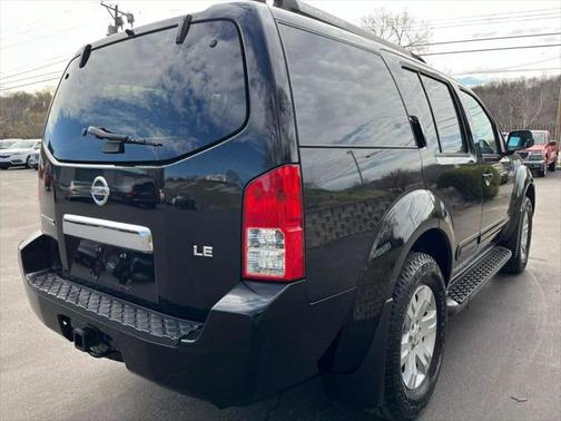 2005 Nissan Pathfinder LE