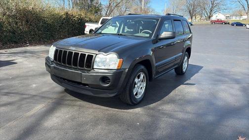 Gray 2005 Jeep Grand Cherokee Laredo SUV