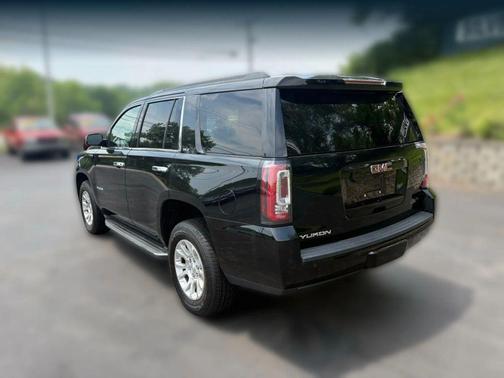 Black 2016 GMC Yukon SLT