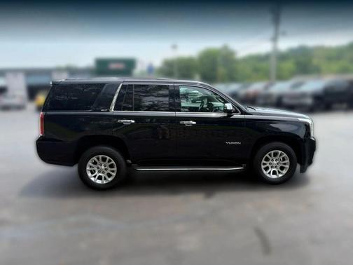 Black 2016 GMC Yukon SLT