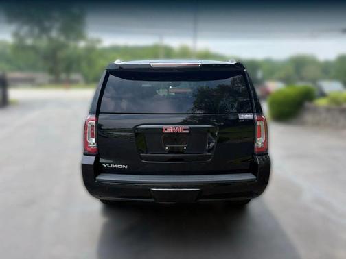 Black 2016 GMC Yukon SLT