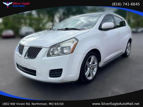 White 2009 Pontiac Vibe Base
