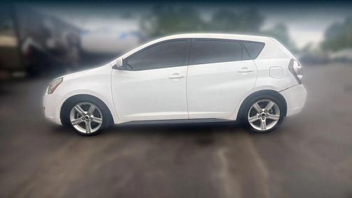White 2009 Pontiac Vibe Base