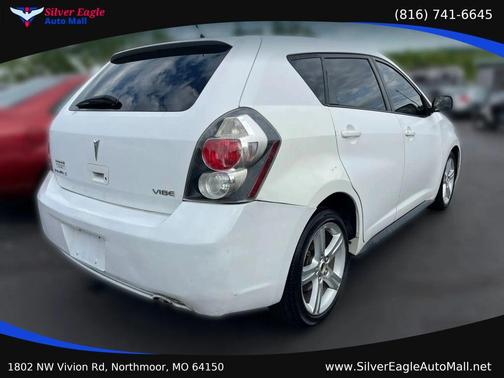 White 2009 Pontiac Vibe Base