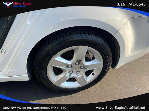 White 2010 Chevrolet Malibu LS