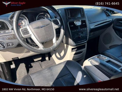 2016 Chrysler Town & Country Touring