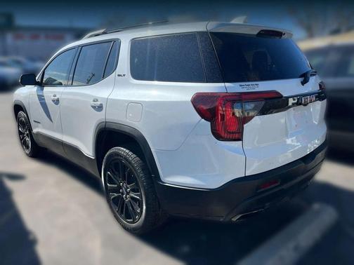 White 2022 GMC Acadia FWD SLT