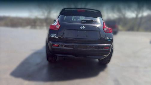 Black 2014 Nissan Juke SV