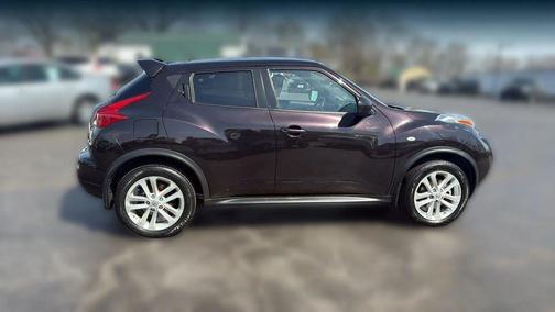 Black 2014 Nissan Juke SV