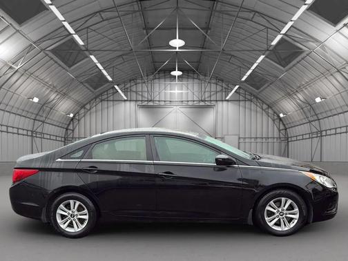Black 2011 Hyundai SONATA GLS