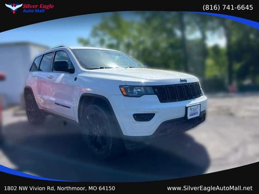 white 2018 Jeep Grand Cherokee Upland