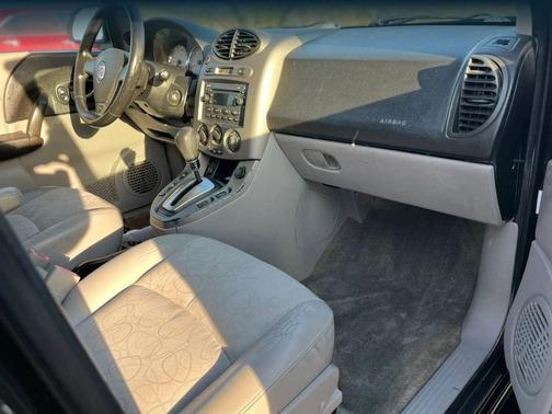 Black 2005 Saturn Vue Base