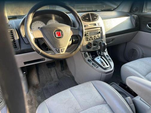 Black 2005 Saturn Vue Base