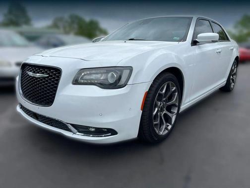 White 2018 Chrysler 300 S