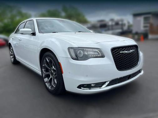 White 2018 Chrysler 300 S